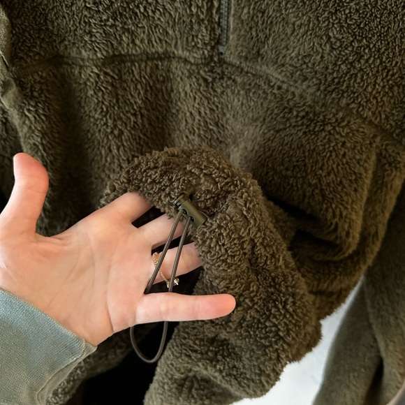 SO | Sherpa Pullover - Green - Picture 6 of 9